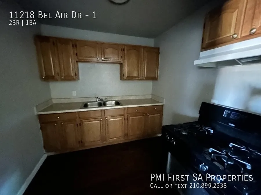 Fourplex two bedroom unit is ready to move in in Castle Hill — Photo 3