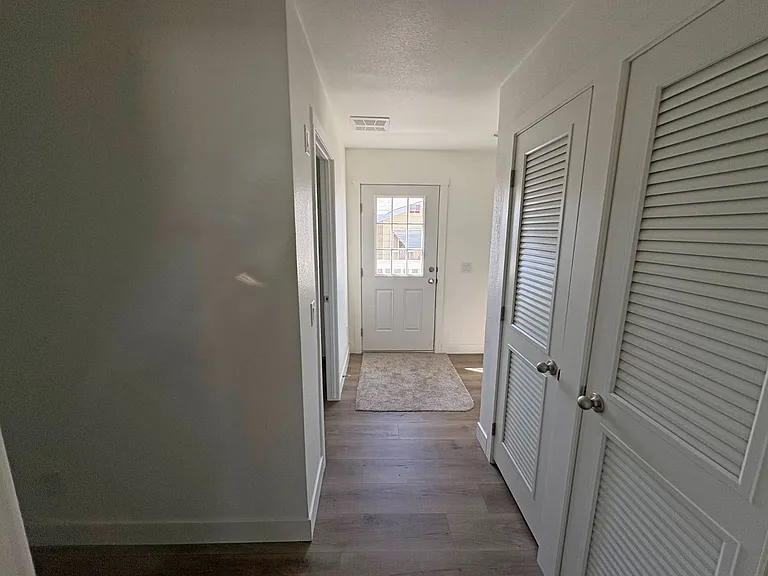 1700 State St #10 — Photo 19