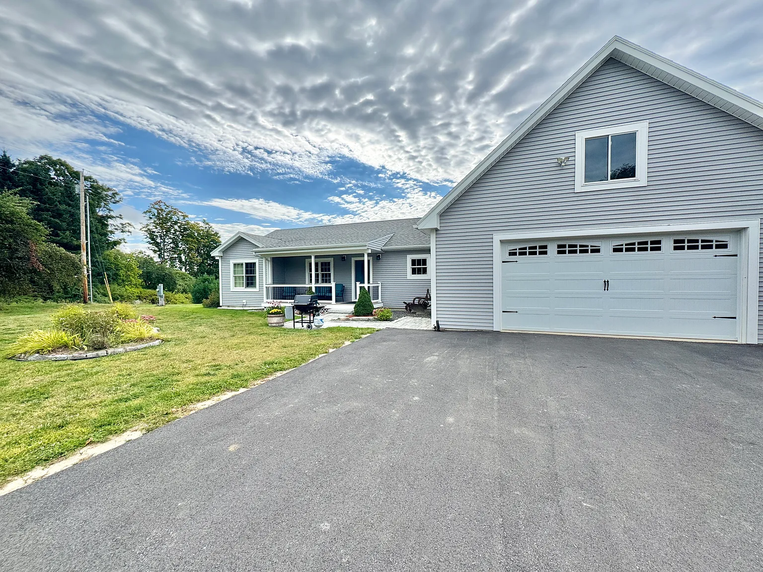 3 bed, 1930 sqft, $2,450 — Photo 1