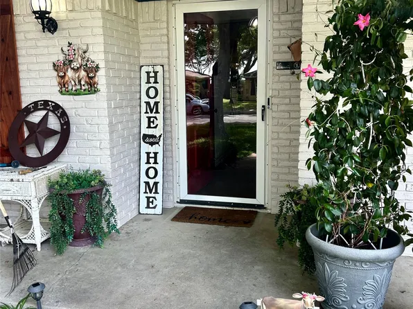 206 Vanderbilt Ln, Waxahachie, TX 75165