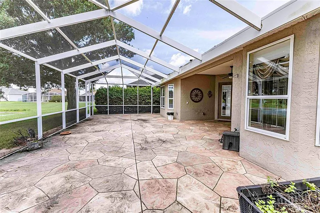 3 bed, 2.0 bath, 1609 sqft, $2,200 — Photo 3
