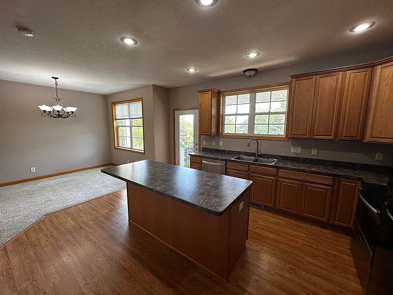 5793 Mount Curve Blvd — Photo 23