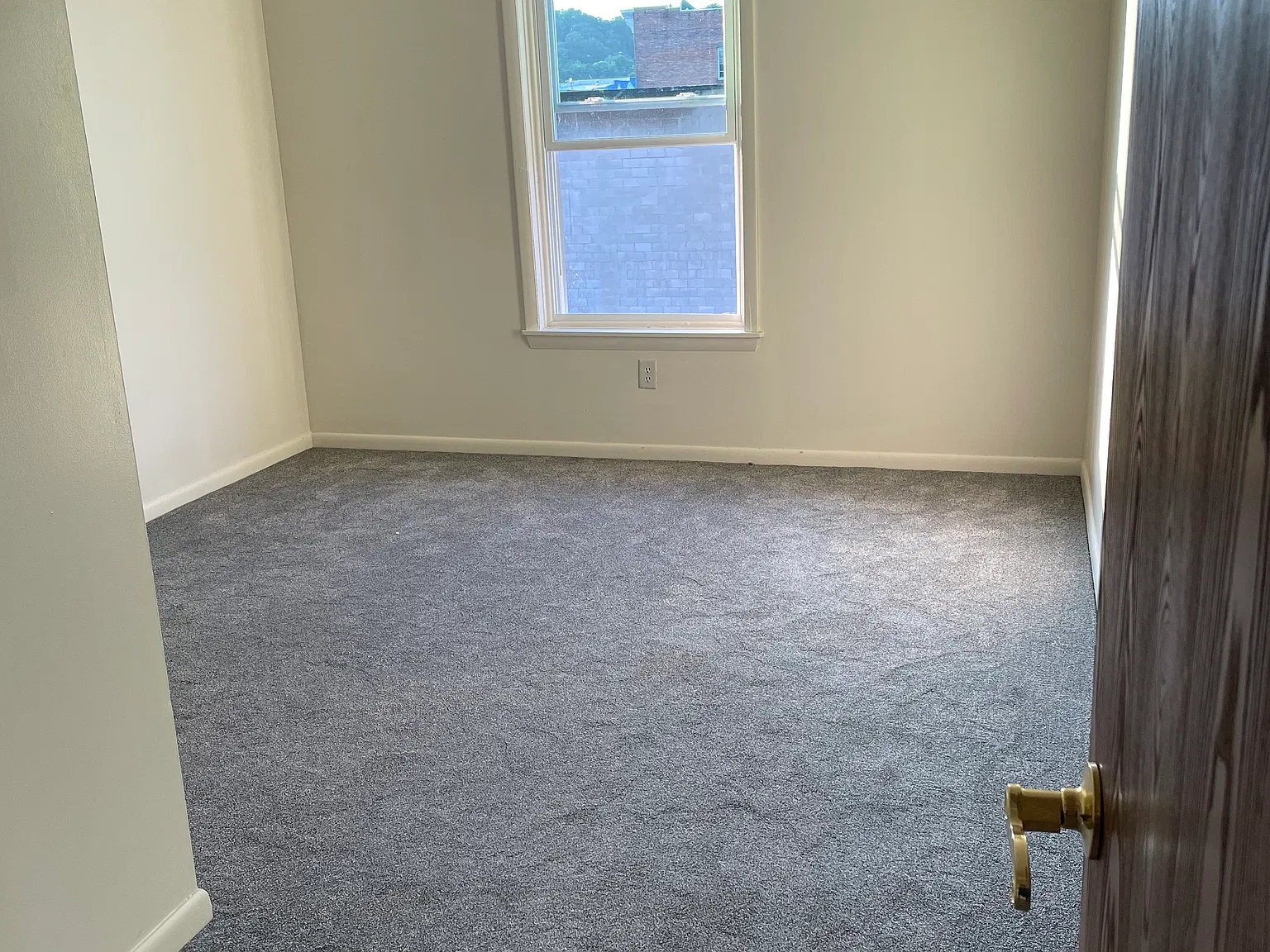 2 bed, 1400 sqft, $1,400 — Photo 2