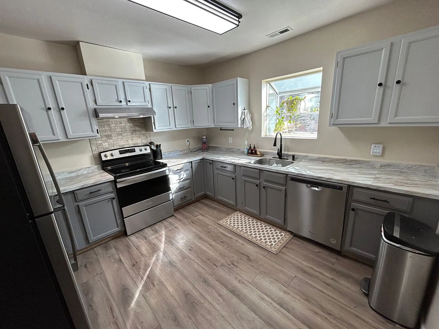 Beautifully modernized 1925 home across from park. Available in November! — Photo 2
