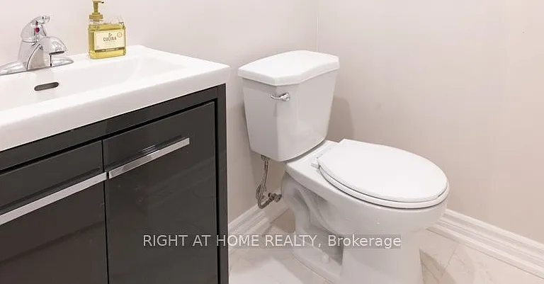 6 Bellvare Cres — Photo 19