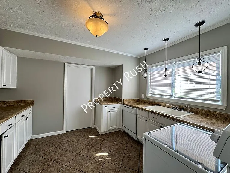 4502 S Choctaw Dr — Photo 11