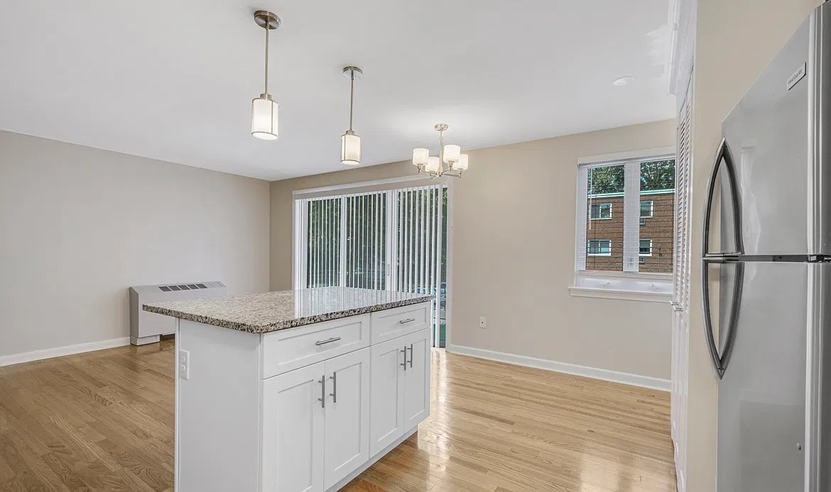 2 bed, 1.5 bath, 1057 sqft, $2,700 — Photo 4