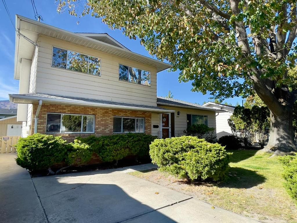 2733 Main St, Penticton, BC V2A 5H2 MLS 10301498 Zillow