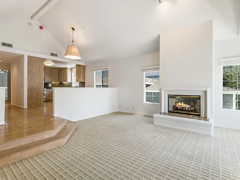 1524 Steinhart Ave — Photo 10