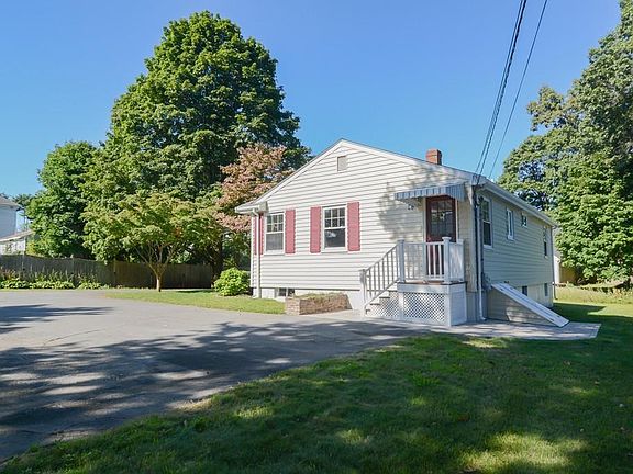 2nd image of 709 Pleasant St