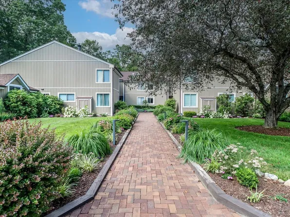 28 Hearthstone Drive #28, Brookfield, CT 06804