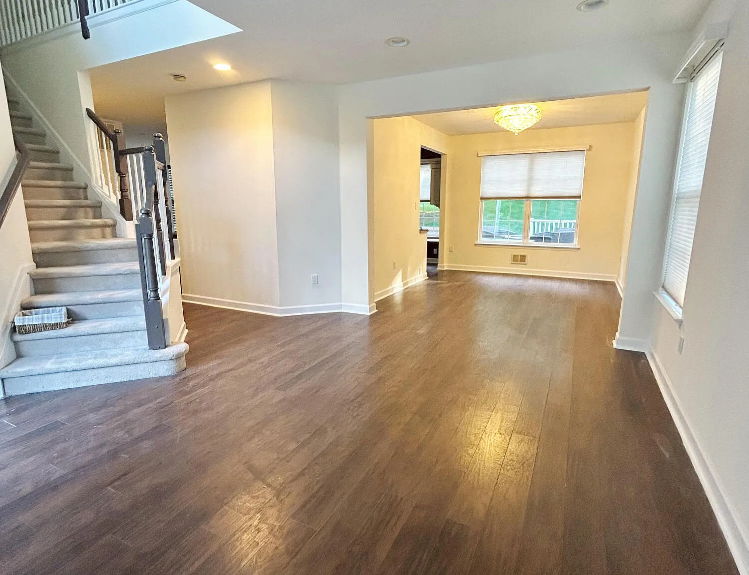 3 bed, 2.5 bath, 1922 sqft, $5,200 — Photo 2
