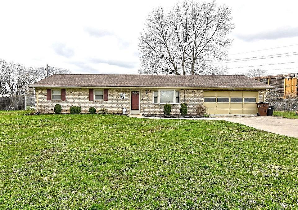 1st image of 790 Robert Pl