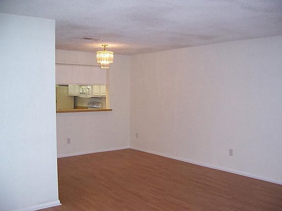 3rd image of 17826 Kings Park Ln