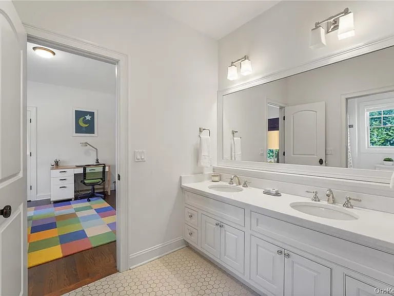 81 Spier Rd — Photo 17