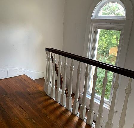 3rd image of 3042 Gilbert Ave #2