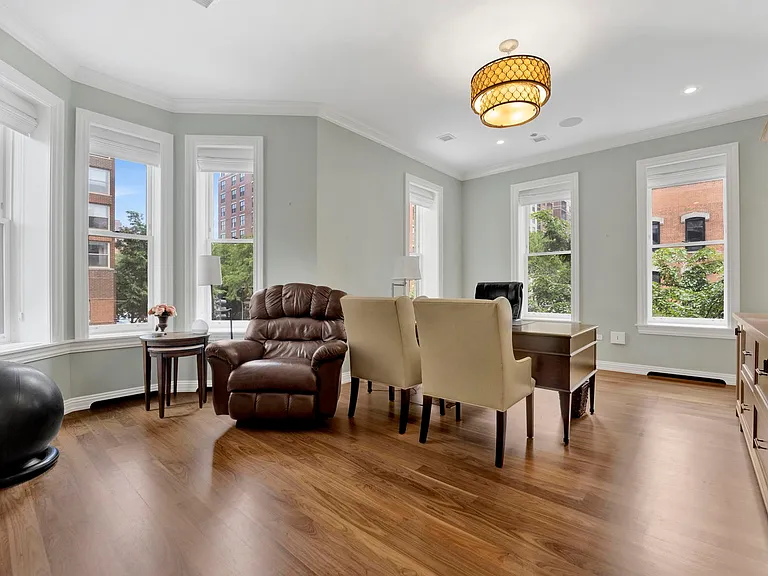 103 E Chestnut St #103 — Photo 3