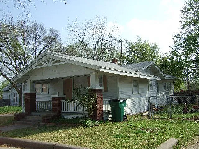 2203 Saint John St