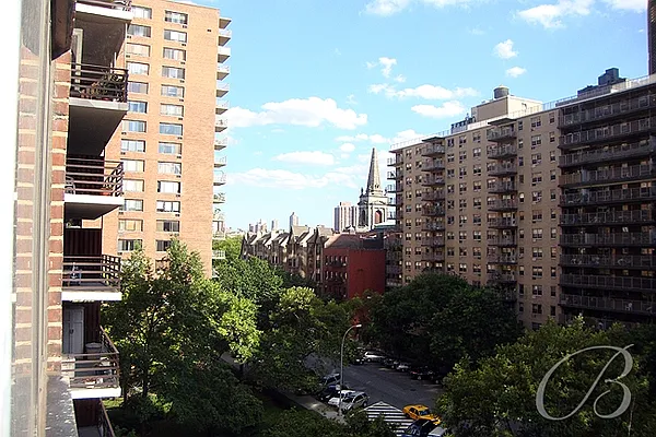 Sold by Bellmarc Realty | media 5