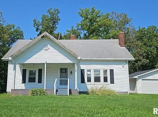 735 Country Club Rd, Centralia, IL 62801