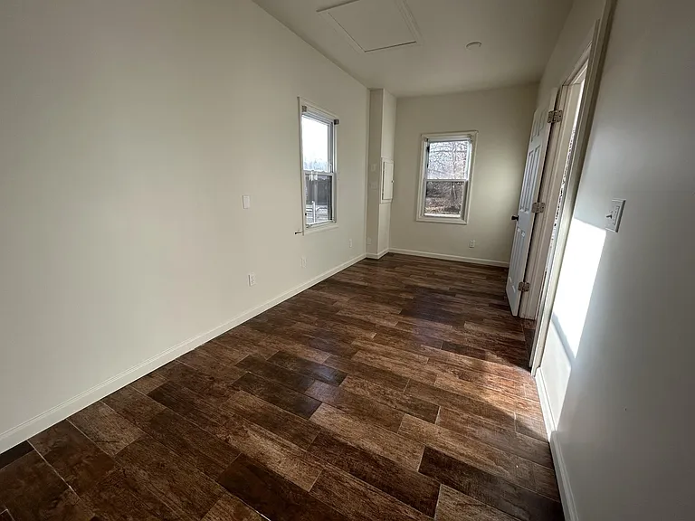 5 Mastic Rd — Photo 1