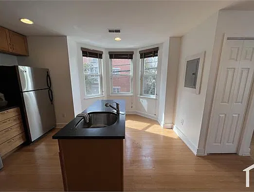 2 bed, 1000 sqft, $2,400 — Photo 4