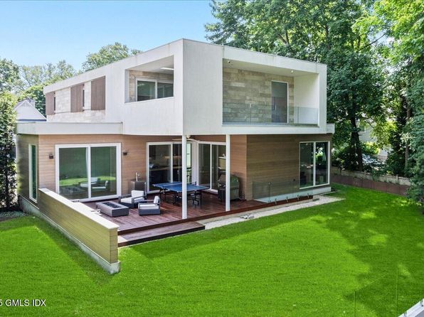 29 Lockwood Dr, Old Greenwich, CT 06870