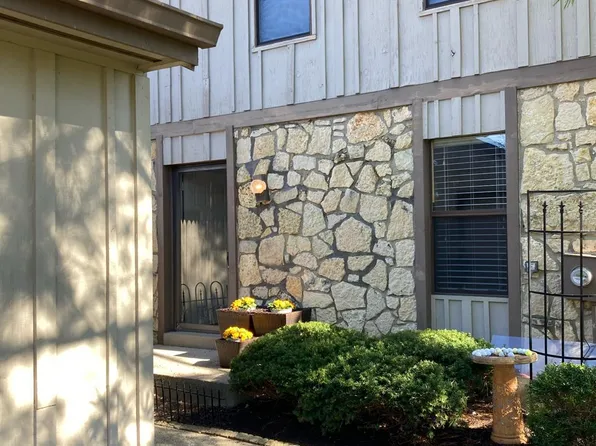 5254 Pros Dr, West Chester, OH 45069