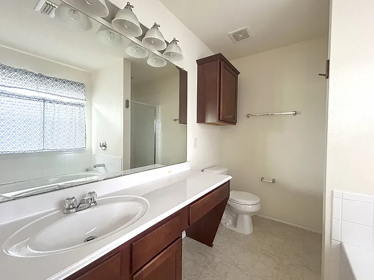 704 Corral St — Photo 10