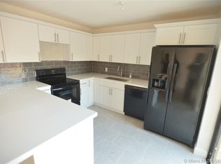 2555 Lakeview Ct #2555, Hollywood, FL 33026