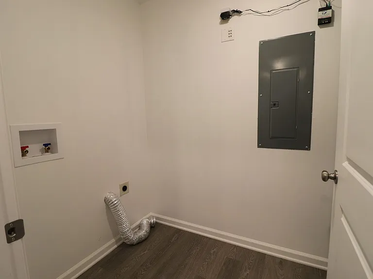 1409 W Spruce Way — Photo 4