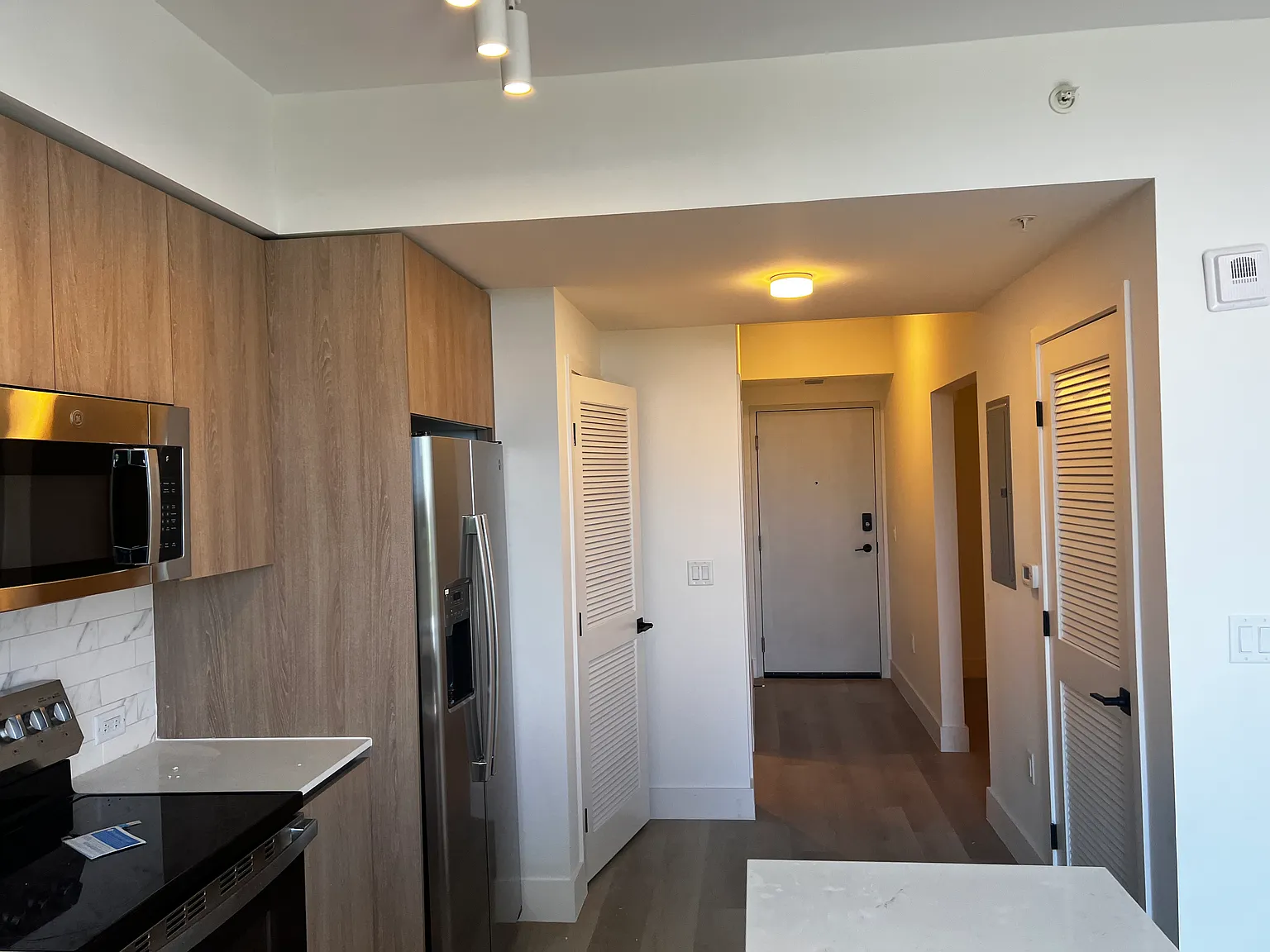 Studio, 586 sqft, $2,049 — Photo 3