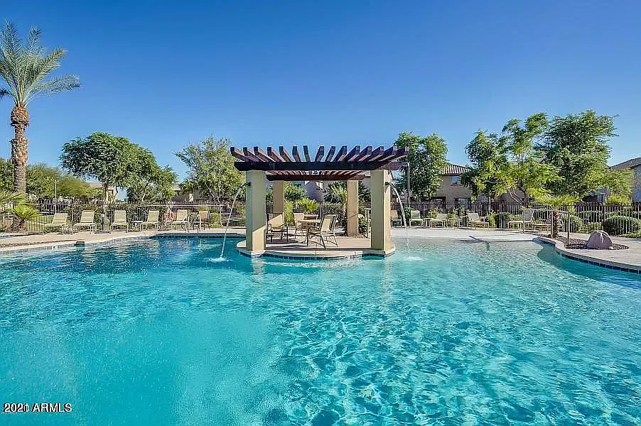 4 bed, 2446 sqft, $2,550 — Photo 3