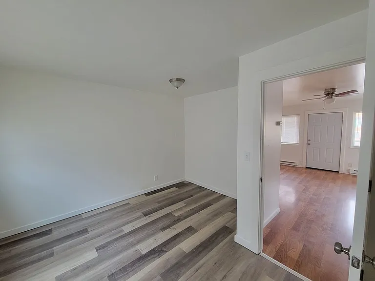 1458 S Columbian Way — Photo 4