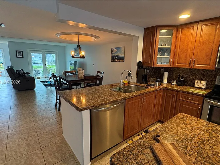 808 NE 27th Ave #808 — Photo 7