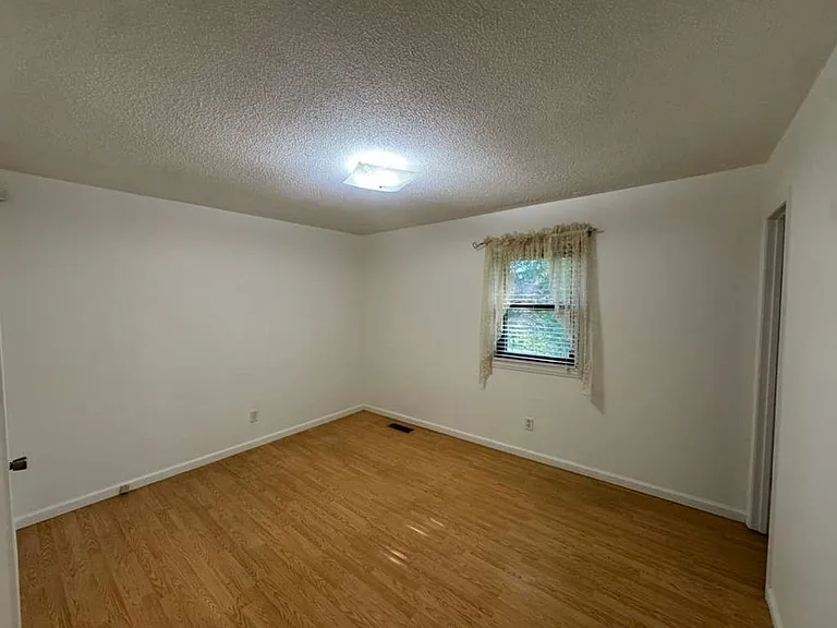 4221 Valley Cir — Photo 11