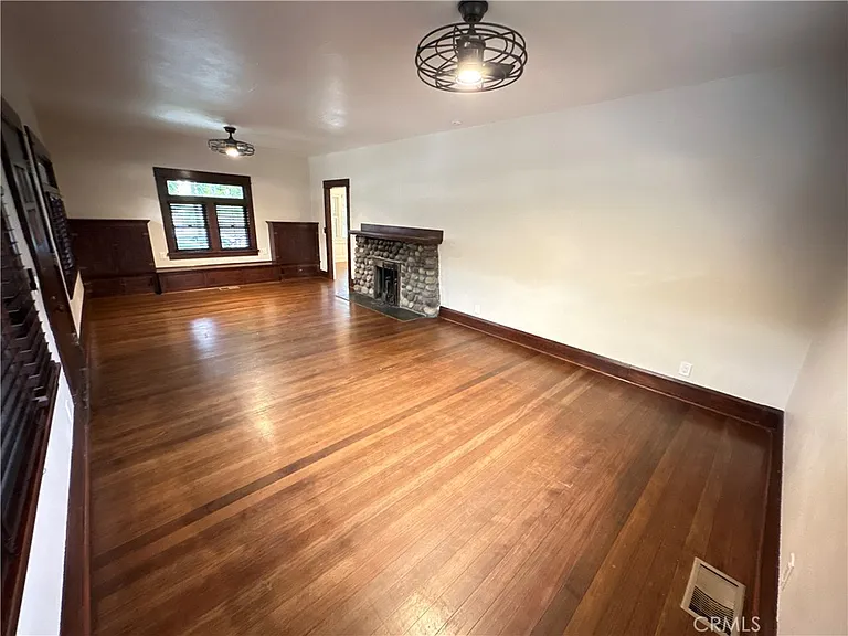 394 S Shaffer St — Photo 15