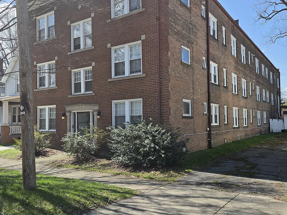 1332 W 83rd is a 16 unit building. All one bedroom apartments.