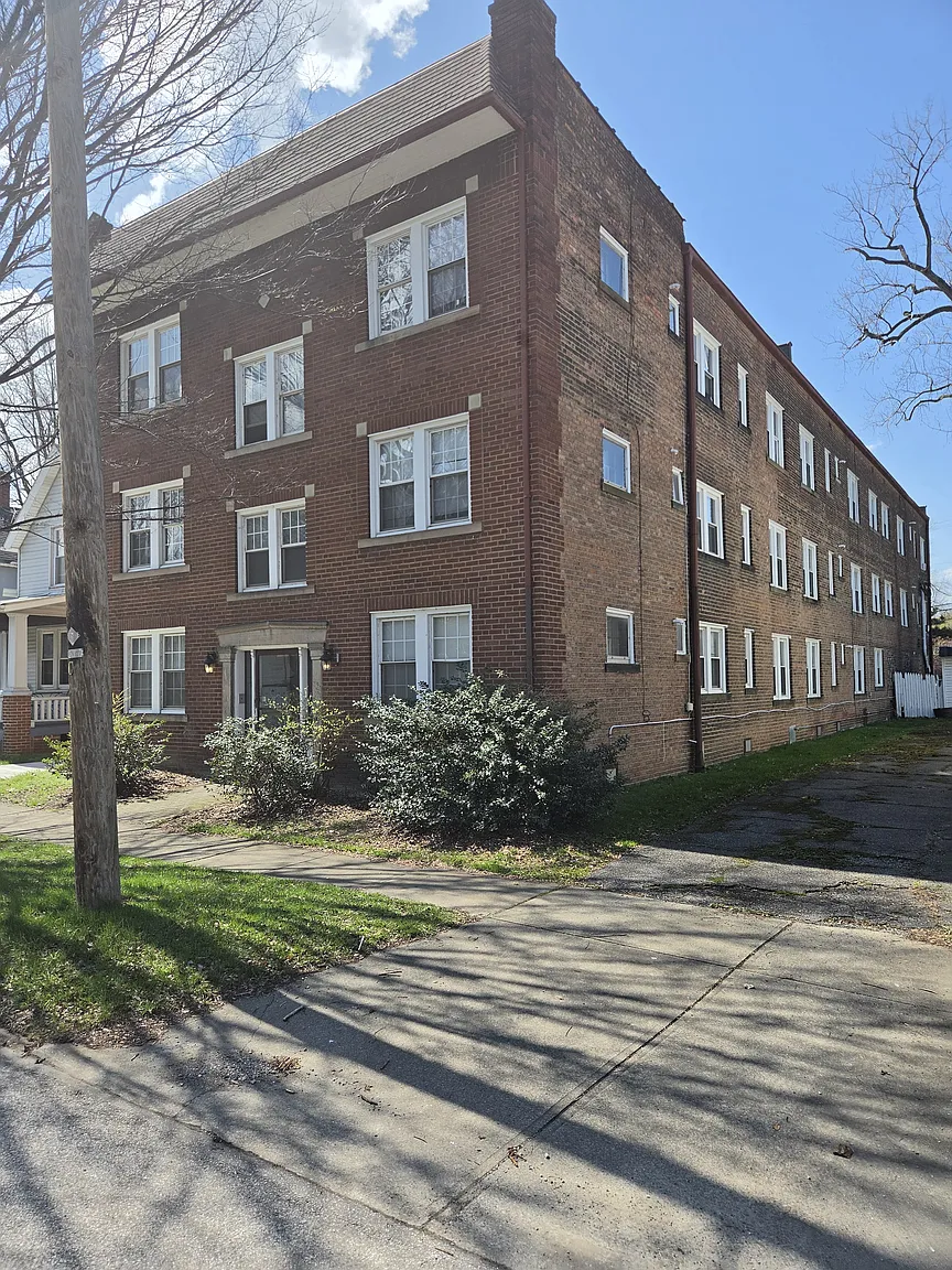 1332 W 83rd St APT 6 photo 1