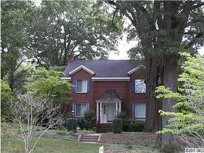 3rd image of 403 S Elm St