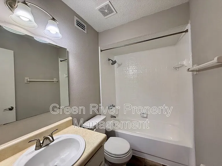 7665 Jana Ln S — Photo 10