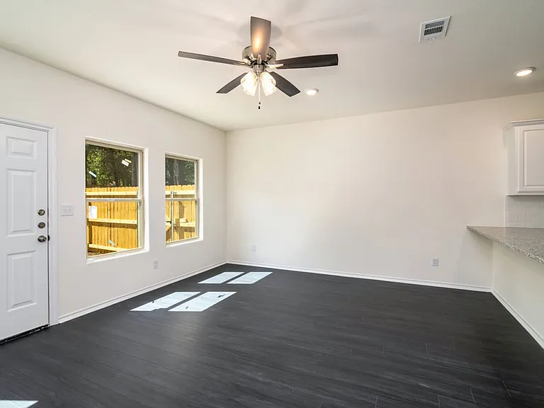 805 S 6th St #2 — Photo 9
