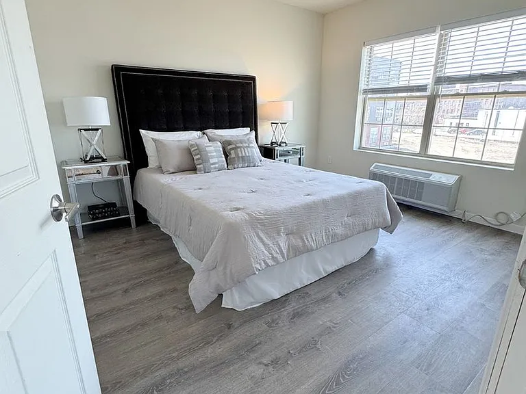 Pine Street Apartments — Photo 11
