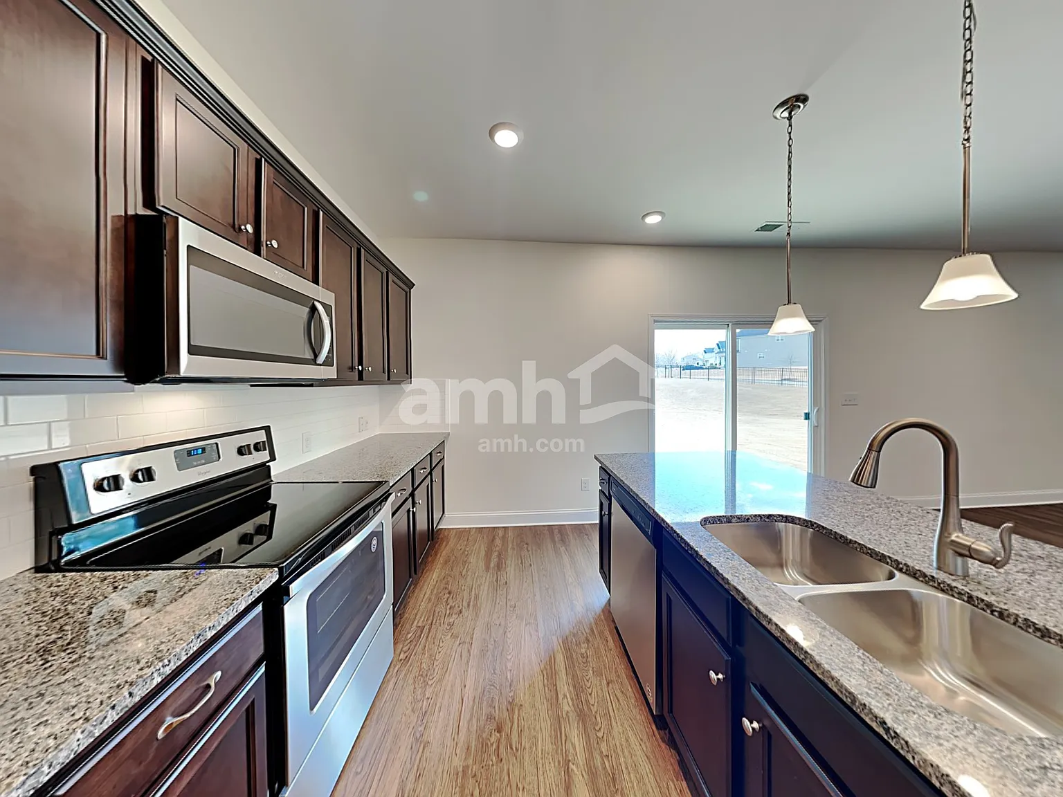 3 bed, 2.5 bath, 1834 sqft, $2,335 — Photo 4