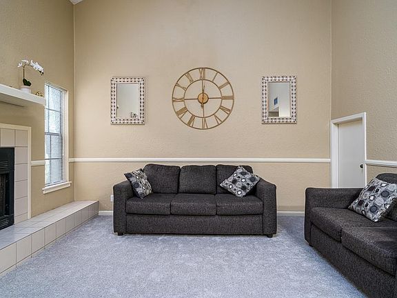5th image of 210 Oak St #204