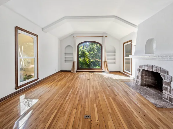 166 N Arnaz Dr, Beverly Hills, CA