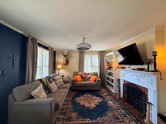 4th image of 1117 Rosemary Drive