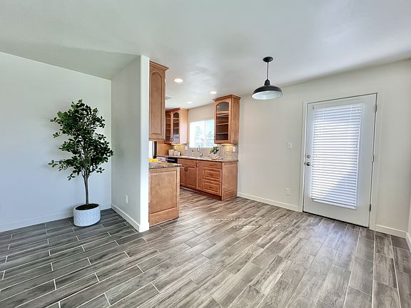 3rd image of 4403 La Crosse Ave