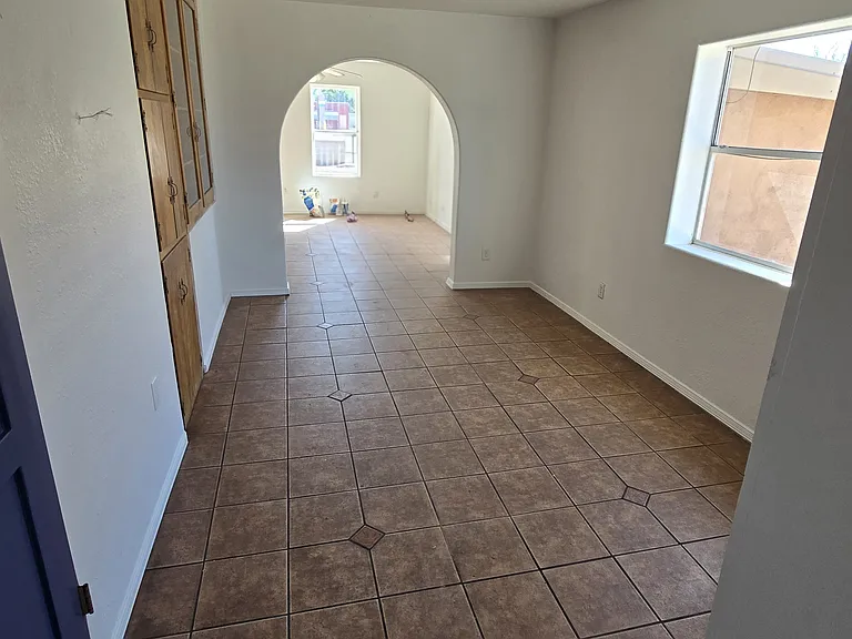 1805 N Valley Dr — Photo 12