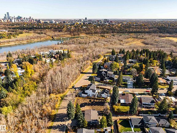 4th image of 50 Valleyview Cres NW